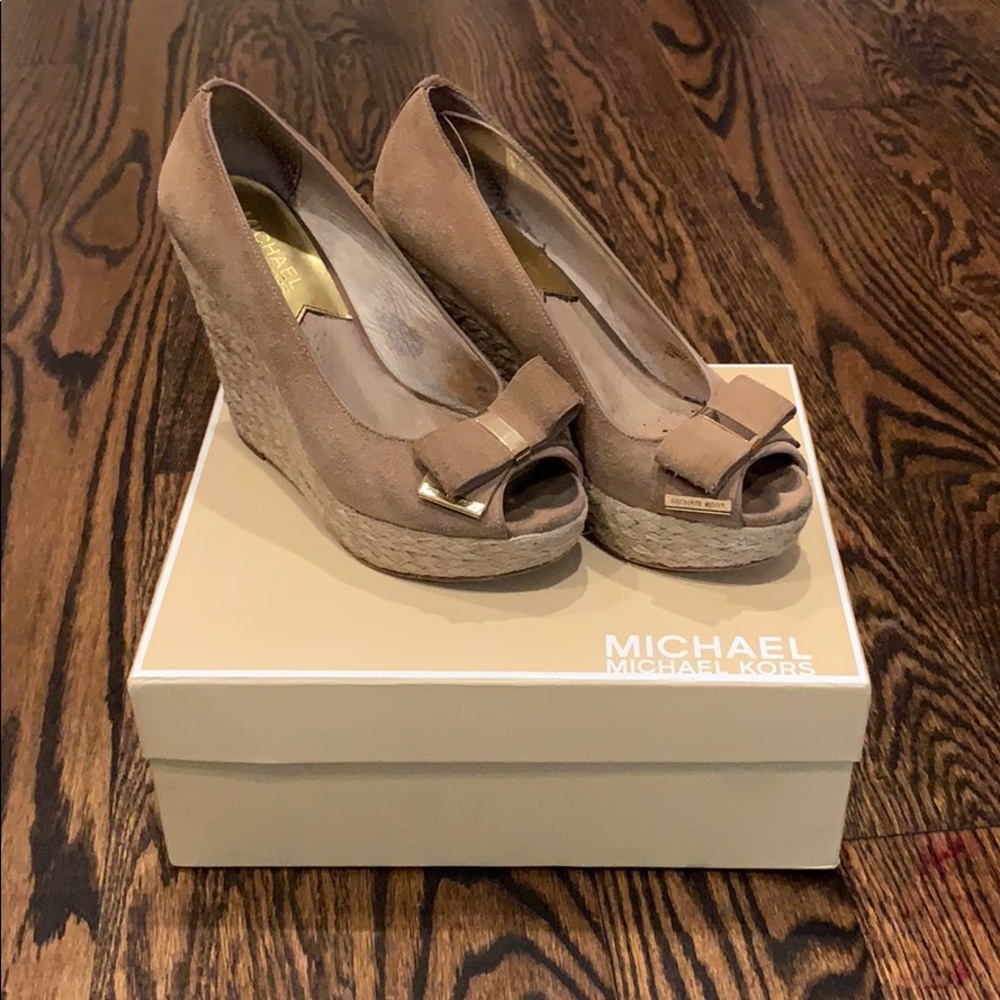 {Michael Kors} Bow Tie Wedges!